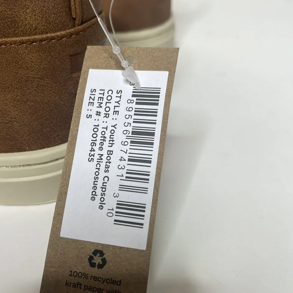 New‎ TOMS Youth Boots Capsule Sneakers sz 5 Tan